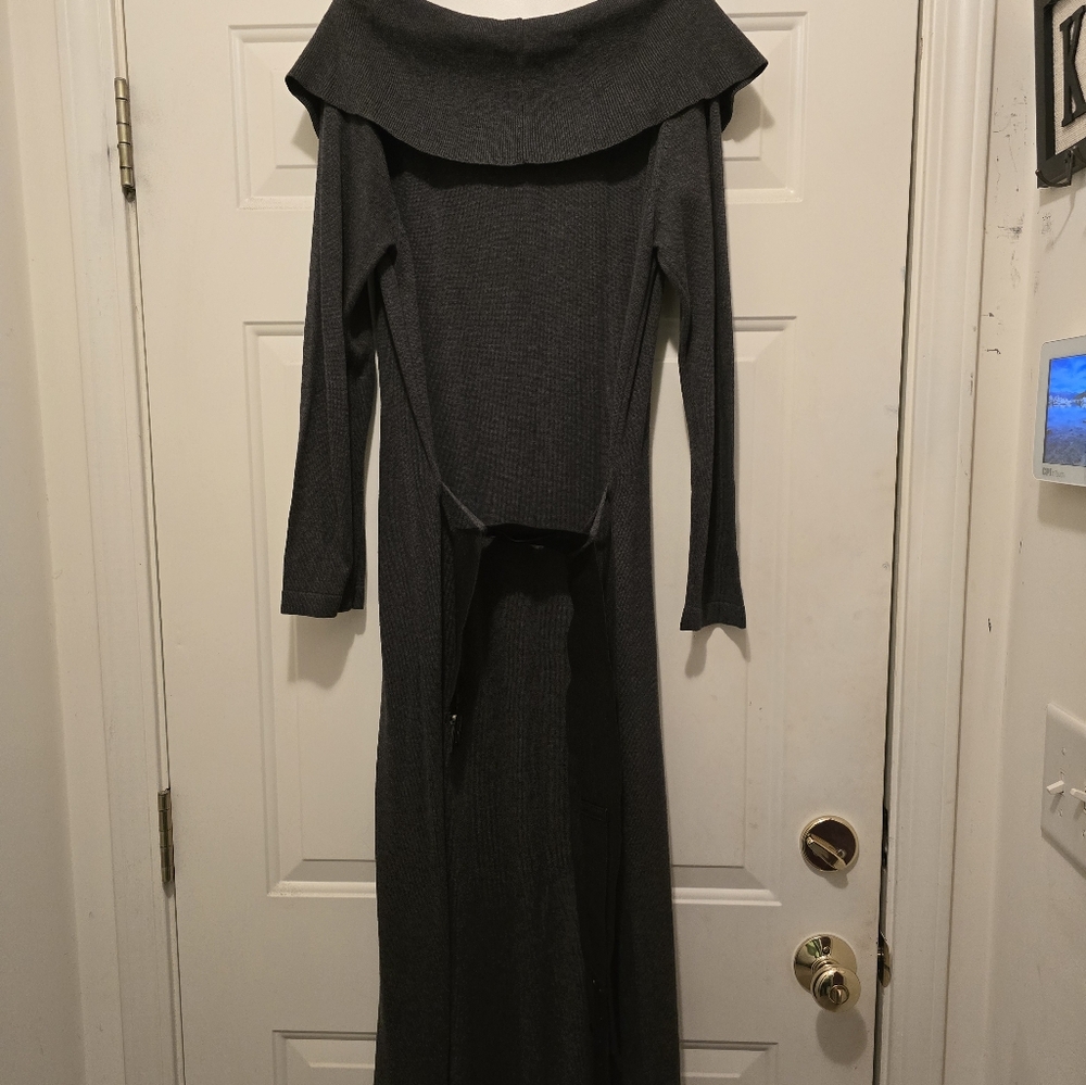 sweater dress that meets just below knee, excellent condition